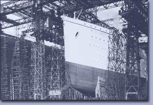 Die Titanic und Olympic auf der Helling, 1910